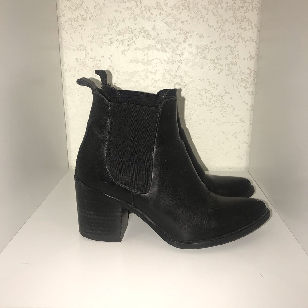 Black heel booties